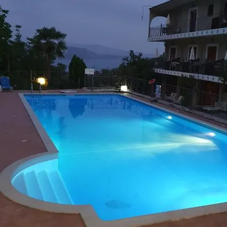 Bella Vista & 2*