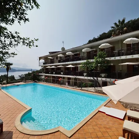 Bella Vista & Aparthotel Benitses (Corfu)